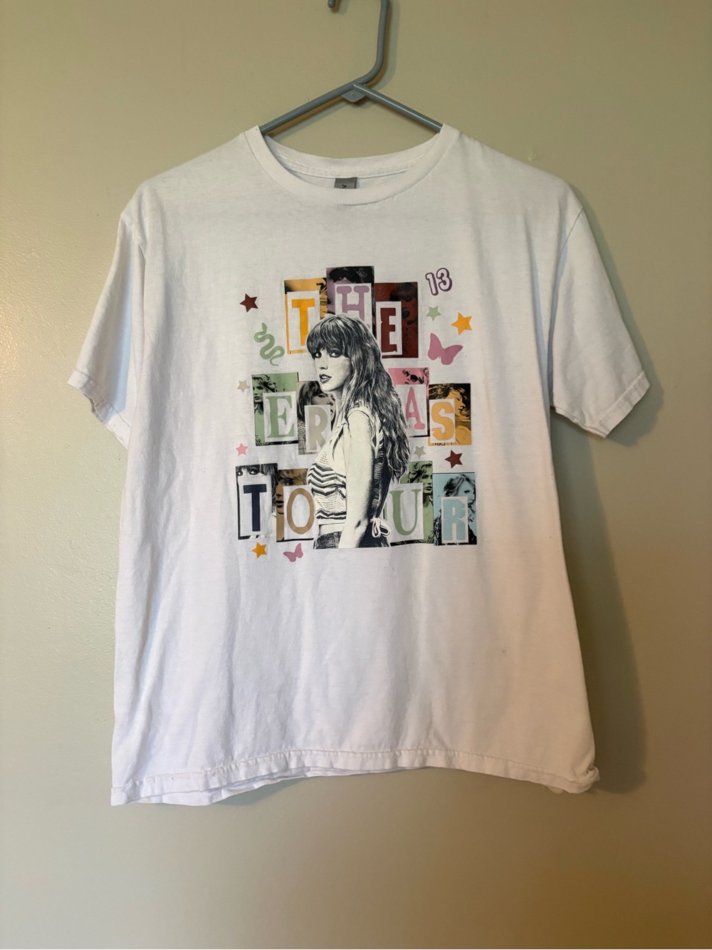 Gildan Taylor Swift White Short Sleeve Graphic Tee with Multicolor Print - Picture 2 of 4